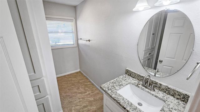 1717 E Mesquite Lane, Victoria, TX 77901