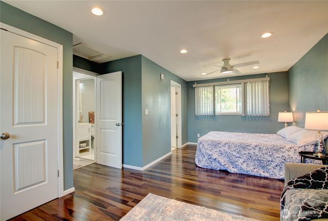 983 NE O'Leary Street, Oak Harbor, WA 98277