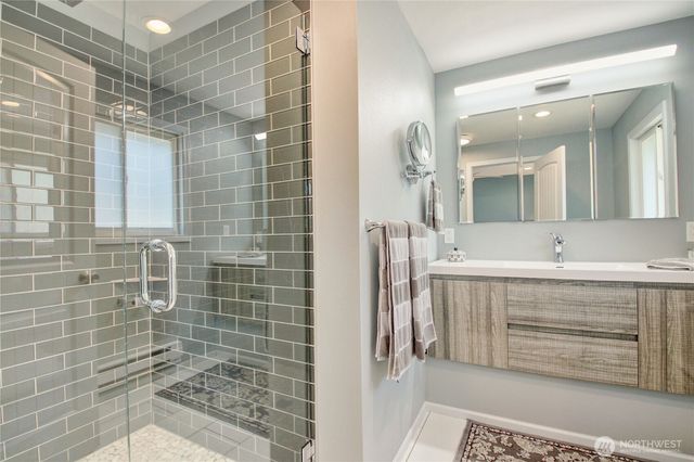 983 NE O'Leary Street, Oak Harbor, WA 98277