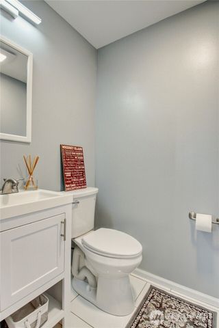 983 NE O'Leary Street, Oak Harbor, WA 98277