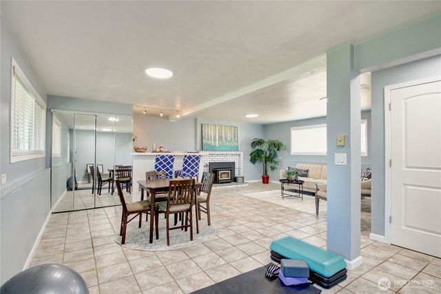 983 NE O'Leary Street, Oak Harbor, WA 98277