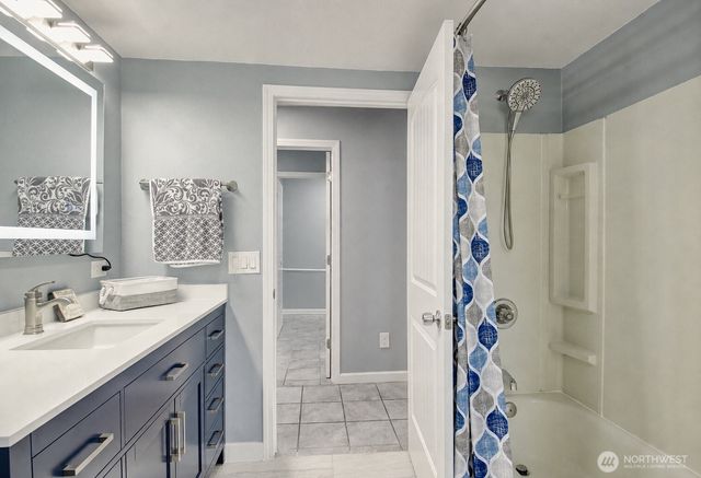 983 NE O'Leary Street, Oak Harbor, WA 98277