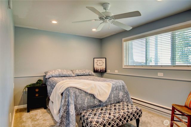 983 NE O'Leary Street, Oak Harbor, WA 98277