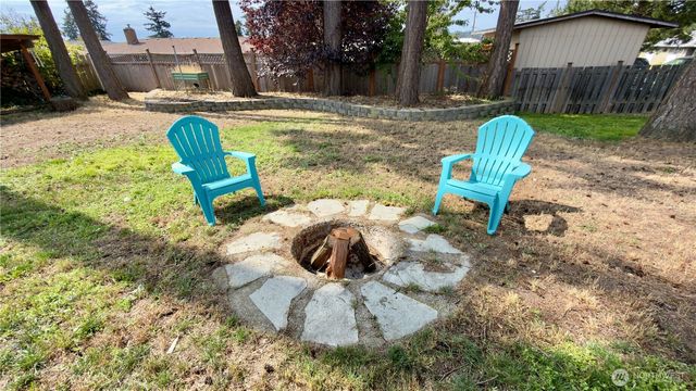 983 NE O'Leary Street, Oak Harbor, WA 98277