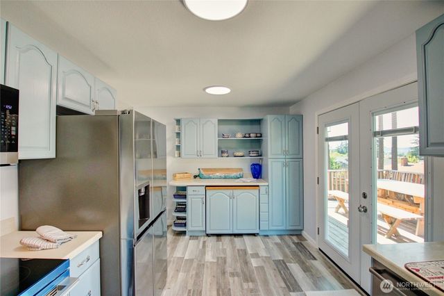 983 NE O'Leary Street, Oak Harbor, WA 98277