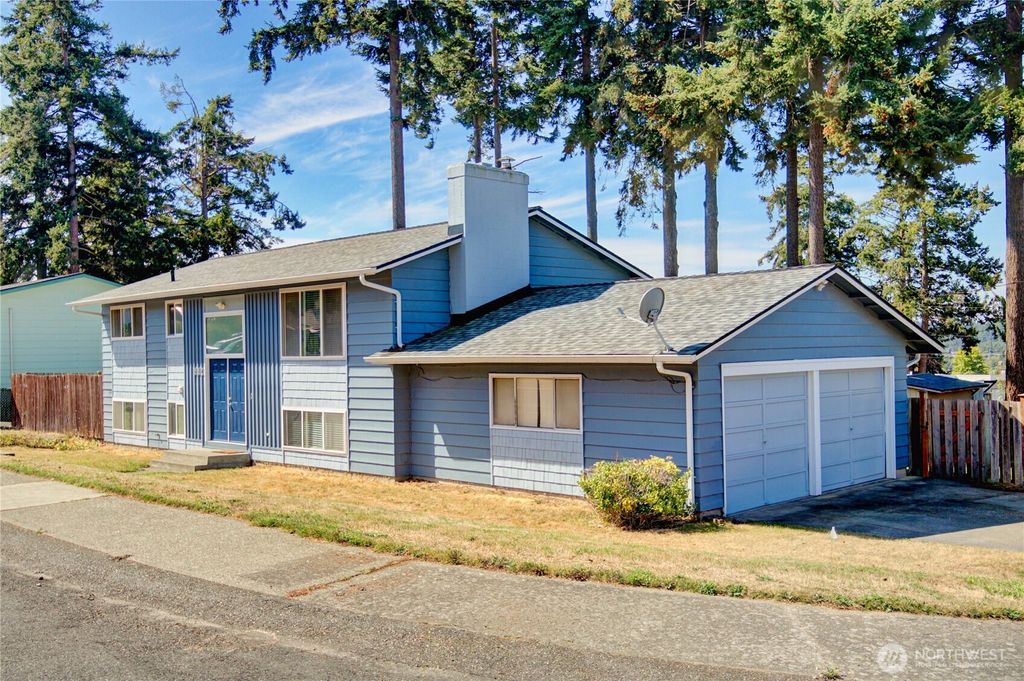 983 NE O'Leary Street, Oak Harbor, WA 98277