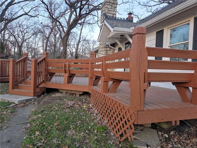 3831 NE ANTIOCH Road, Kansas City, MO 64117