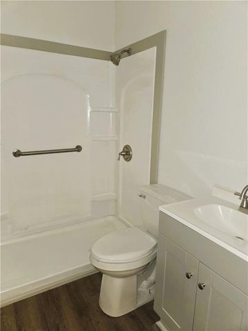 3831 NE ANTIOCH Road, Kansas City, MO 64117