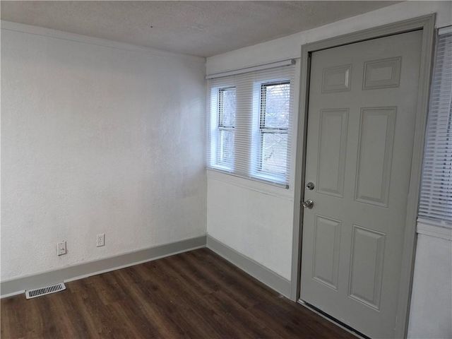 3831 NE ANTIOCH Road, Kansas City, MO 64117