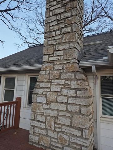 3831 NE ANTIOCH Road, Kansas City, MO 64117