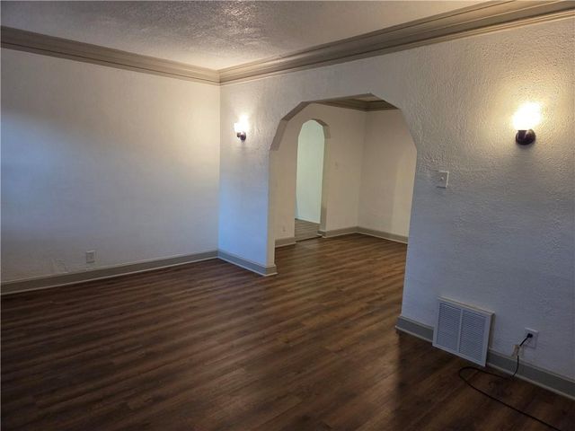 3831 NE ANTIOCH Road, Kansas City, MO 64117