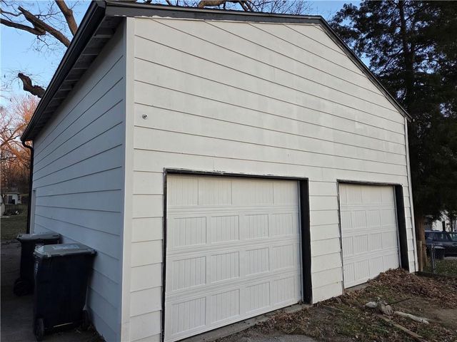 3831 NE ANTIOCH Road, Kansas City, MO 64117