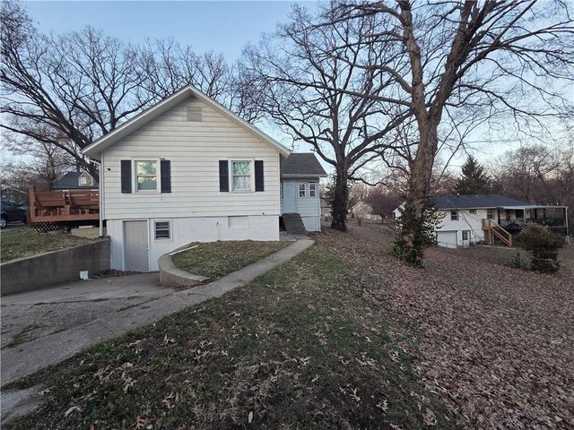 3831 NE ANTIOCH Road, Kansas City, MO 64117