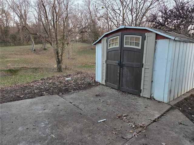 3831 NE ANTIOCH Road, Kansas City, MO 64117