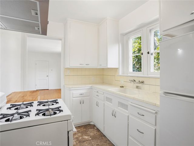 1727 N Hill Avenue, Pasadena, CA 91104