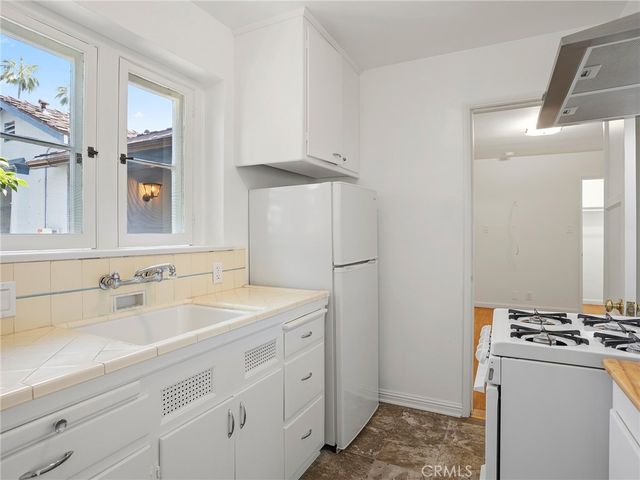 1727 N Hill Avenue, Pasadena, CA 91104