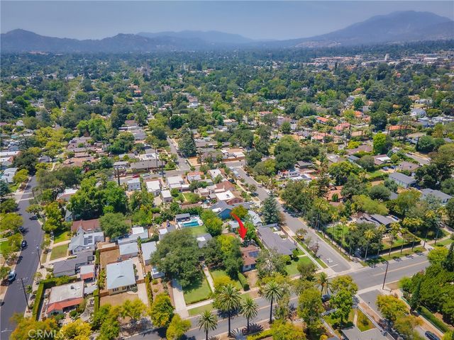 1727 N Hill Avenue, Pasadena, CA 91104