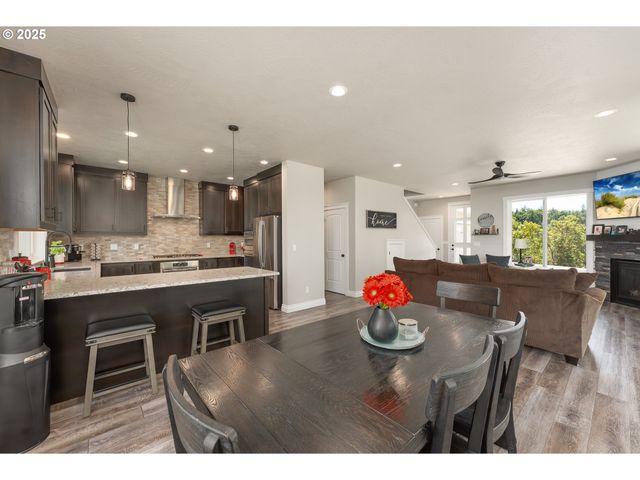 1062 SOUTHRIDGE Way, Roseburg, OR 97470