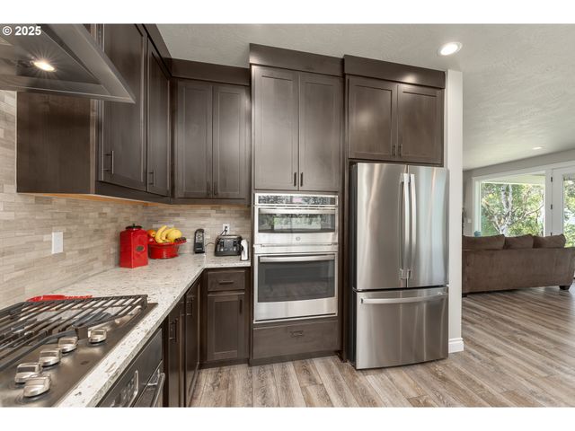 1062 SOUTHRIDGE Way, Roseburg, OR 97470