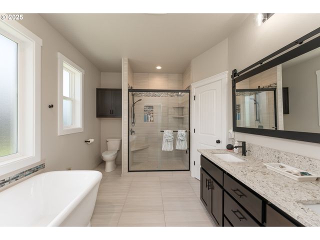 1062 SOUTHRIDGE Way, Roseburg, OR 97470