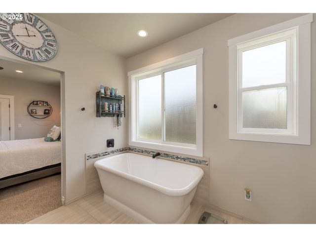 1062 SOUTHRIDGE Way, Roseburg, OR 97470