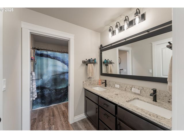 1062 SOUTHRIDGE Way, Roseburg, OR 97470