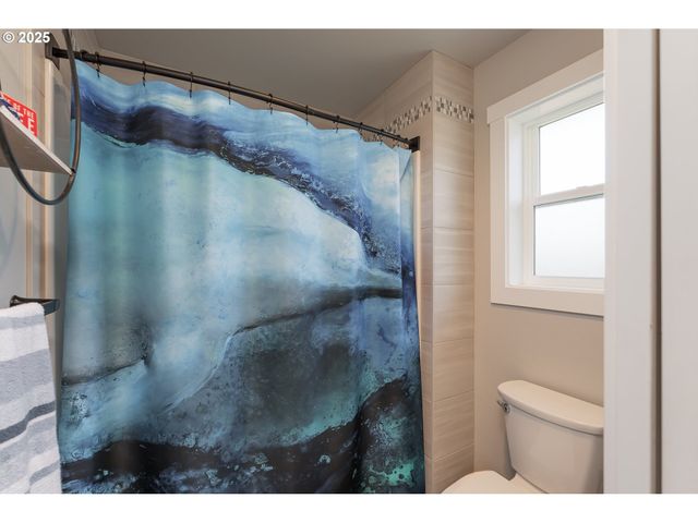 1062 SOUTHRIDGE Way, Roseburg, OR 97470