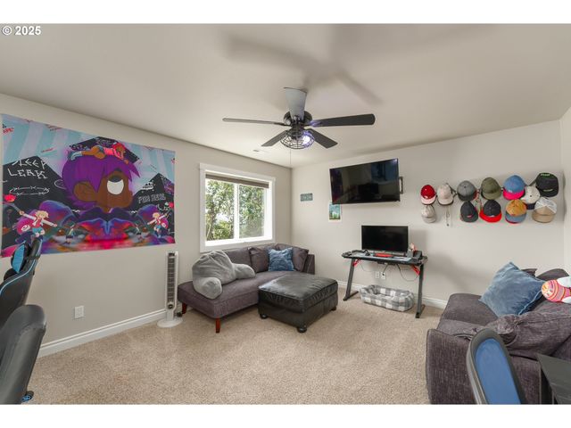 1062 SOUTHRIDGE Way, Roseburg, OR 97470