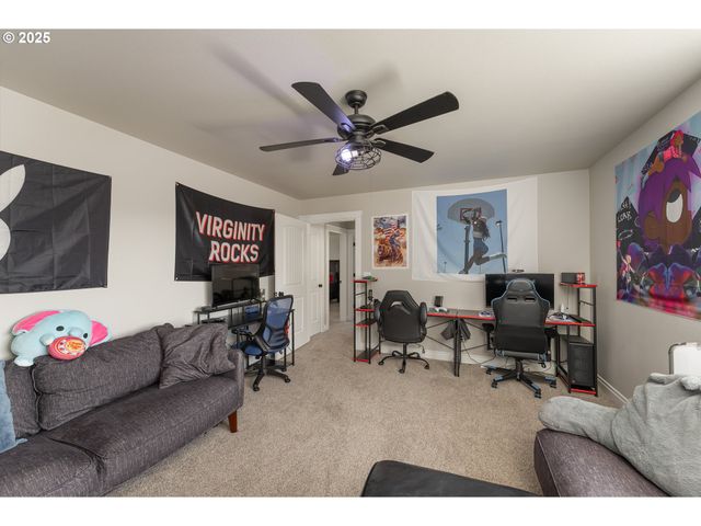 1062 SOUTHRIDGE Way, Roseburg, OR 97470