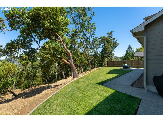 1062 SOUTHRIDGE Way, Roseburg, OR 97470