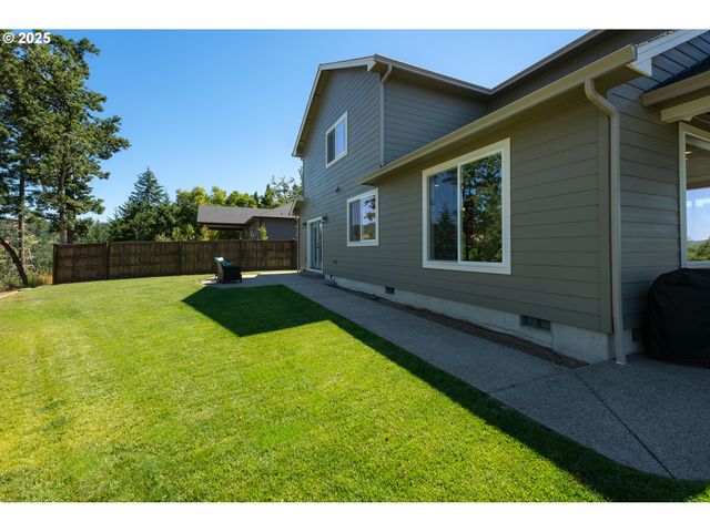 1062 SOUTHRIDGE Way, Roseburg, OR 97470