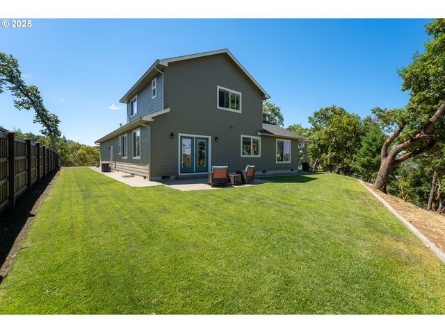 1062 SOUTHRIDGE Way, Roseburg, OR 97470