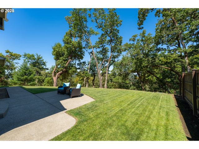 1062 SOUTHRIDGE Way, Roseburg, OR 97470