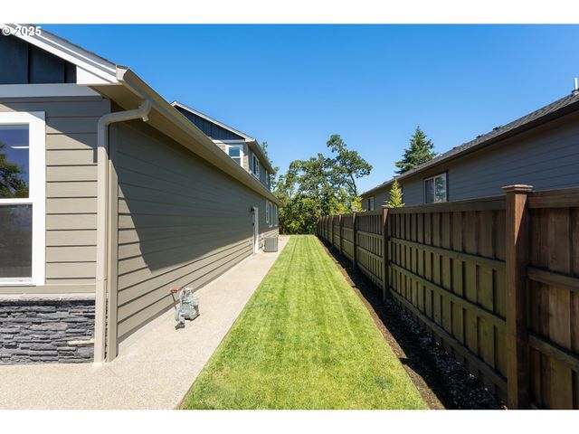 1062 SOUTHRIDGE Way, Roseburg, OR 97470