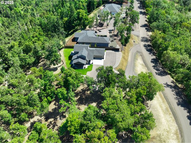 1062 SOUTHRIDGE Way, Roseburg, OR 97470