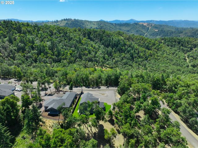 1062 SOUTHRIDGE Way, Roseburg, OR 97470