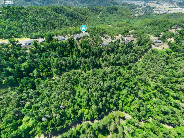 1062 SOUTHRIDGE Way, Roseburg, OR 97470