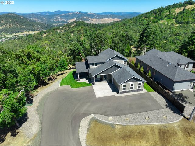 1062 SOUTHRIDGE Way, Roseburg, OR 97470