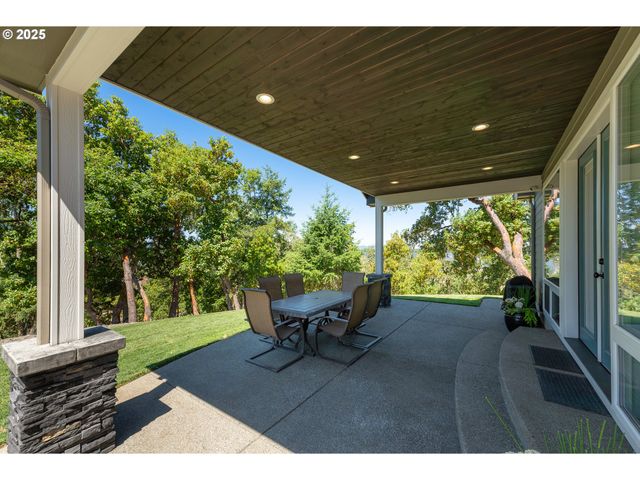 1062 SOUTHRIDGE Way, Roseburg, OR 97470