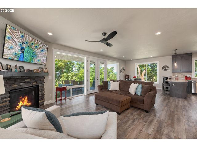 1062 SOUTHRIDGE Way, Roseburg, OR 97470