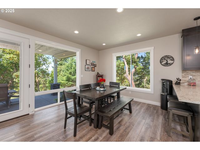 1062 SOUTHRIDGE Way, Roseburg, OR 97470