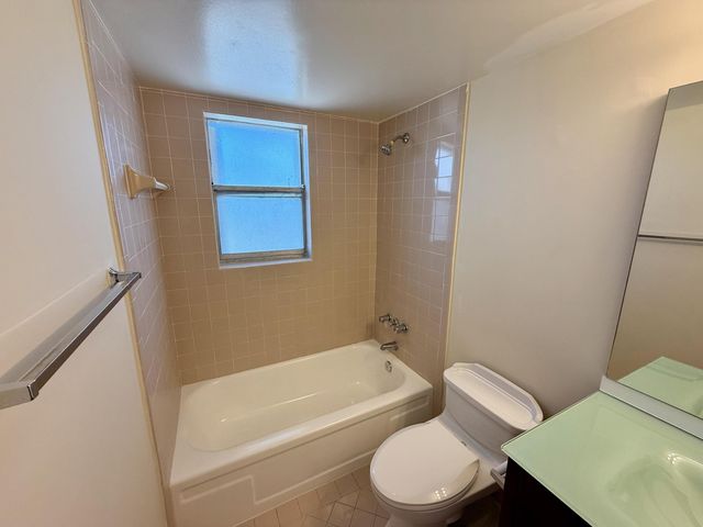 560 SE 2nd Avenue, Deerfield Beach, FL 33441