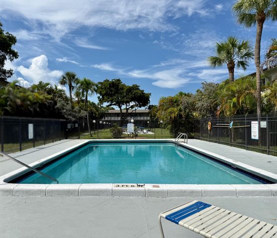 560 SE 2nd Avenue, Deerfield Beach, FL 33441