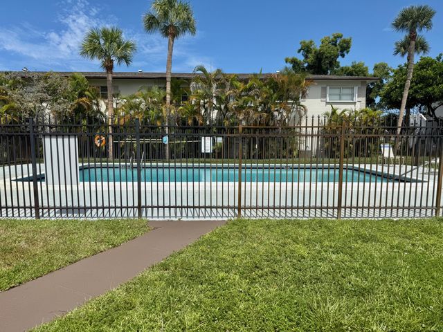 560 SE 2nd Avenue, Deerfield Beach, FL 33441