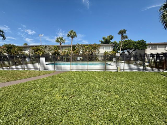 560 SE 2nd Avenue, Deerfield Beach, FL 33441