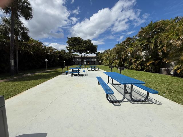 560 SE 2nd Avenue, Deerfield Beach, FL 33441