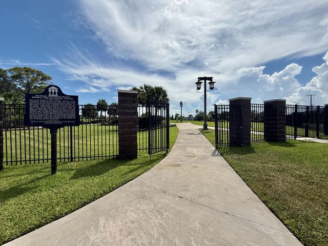 560 SE 2nd Avenue, Deerfield Beach, FL 33441