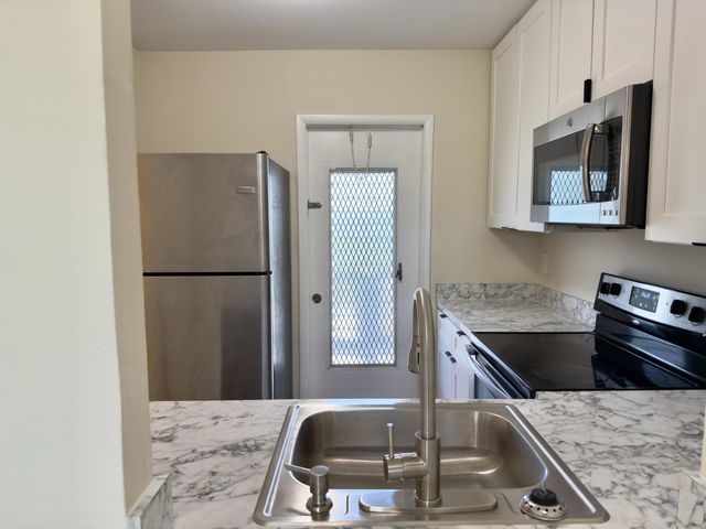 560 SE 2nd Avenue, Deerfield Beach, FL 33441