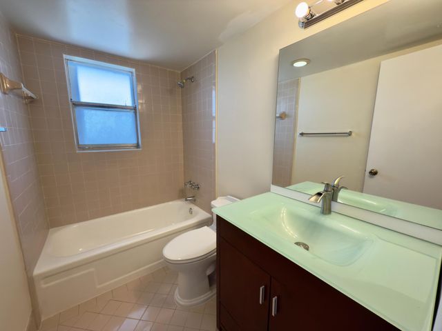 560 SE 2nd Avenue, Deerfield Beach, FL 33441