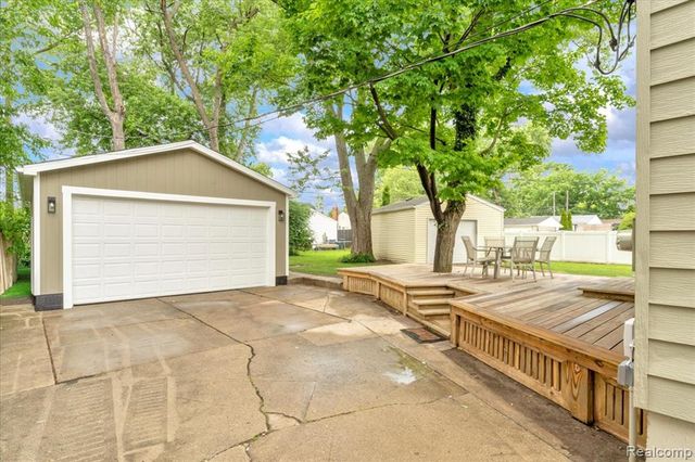 2957 Thomas Avenue, Berkley, MI 48072